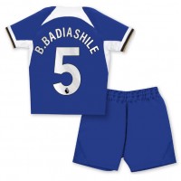 Chelsea Benoit Badiashile #5 Hjemmedraktsett Barn 2023-24 Kortermet (+ Korte bukser)